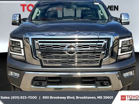 Used 2021 Nissan Titan SL w/ Moonroof Package image 3
