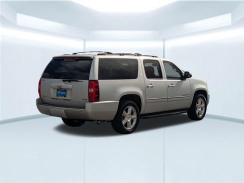 Used 2011 Chevrolet Suburban LTZ image 6
