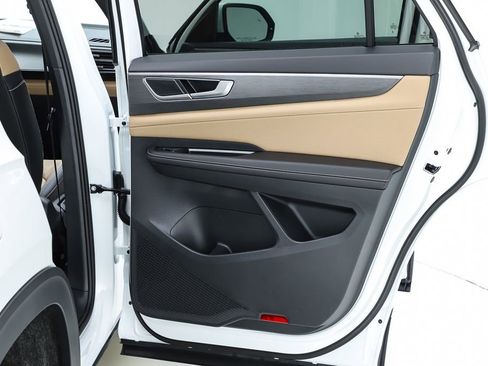 New 2026 Volkswagen Atlas Cross Sport SE image 30