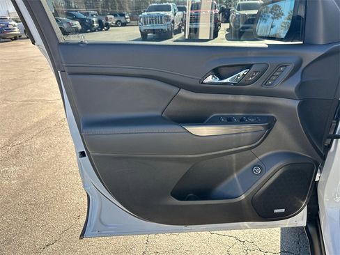 Used 2023 GMC Acadia SLT w/ Elevation Edition image 11