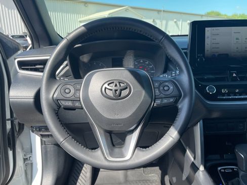 Used 2024 Toyota Corolla Cross AWD Hybrid w/ Moonroof Package image 25