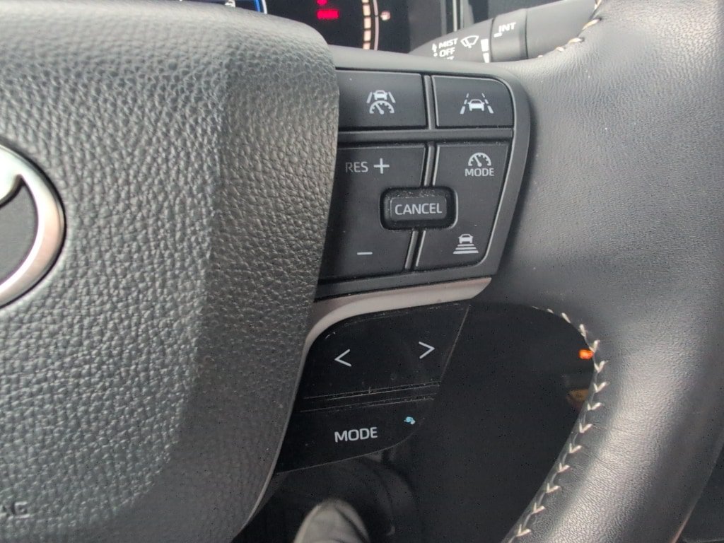 Used 2025 Toyota Camry SE FWD image 14