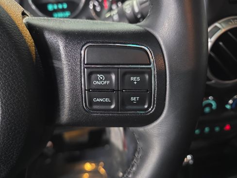 Used 2018 Jeep Wrangler Unlimited Rubicon w/ Connectivity Group AWD/4WD image 17