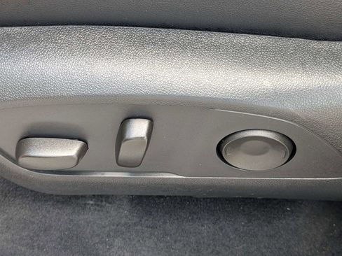 Used 2025 Chevrolet Traverse LT FWD image 24