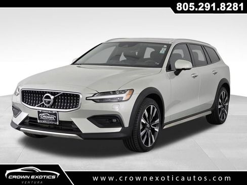 Used 2020 Volvo V60 T5 Cross Country w/ Protection Package Premier image 3