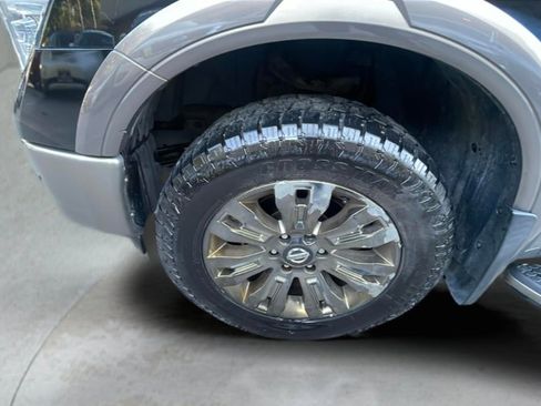 Used 2018 Nissan Titan Platinum Reserve image 19