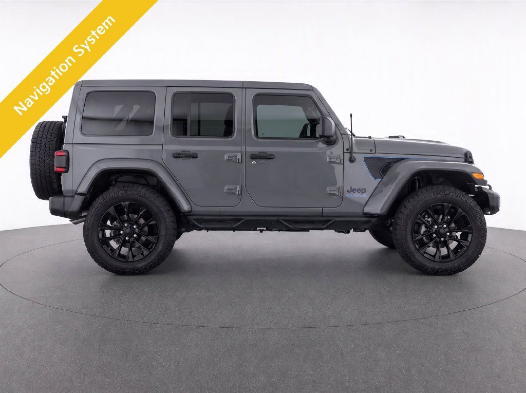 Used 2022 Jeep Wrangler Unlimited Sahara w/ Cold Weather Group AWD/4WD image 8