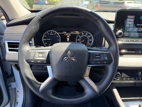 Used 2023 Mitsubishi Outlander SE AWD/4WD image 15