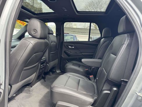 Used 2023 Chevrolet Traverse LT w/ LT Premium Package image 9