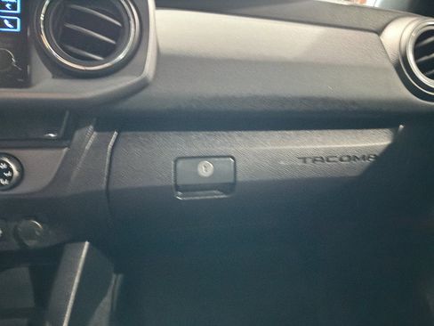 Used 2018 Toyota Tacoma TRD Off-Road w/ Technology Package image 25