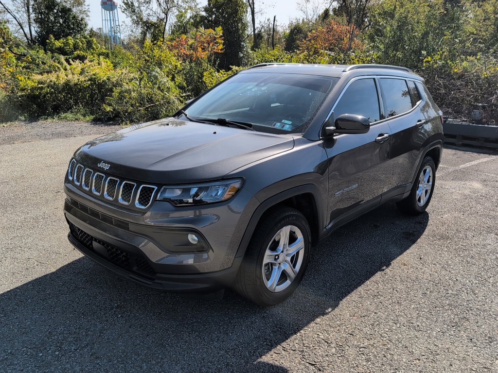 Used 2023 Jeep Compass Latitude AWD/4WD image 3