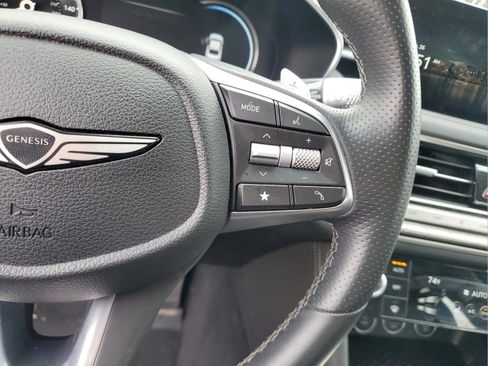 Used 2025 Genesis G70 2.5T image 24