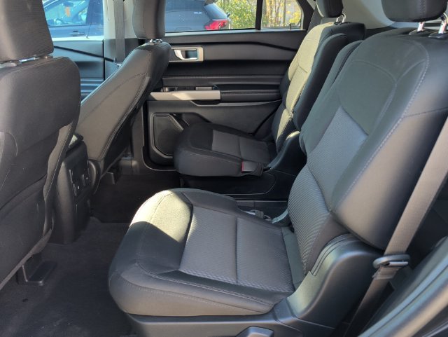 Used 2023 Ford Explorer XLT AWD/4WD image 32