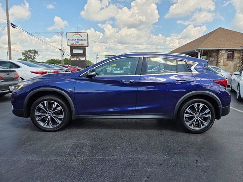 Used 2017 INFINITI QX30 Premium w/ Navigation Package AWD/4WD image 3