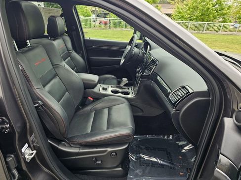 Used 2019 Jeep Grand Cherokee Trailhawk w/ Trailhawk Luxury Group AWD/4WD image 11