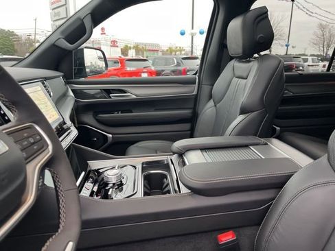 New 2026 Jeep Grand Wagoneer Limited AWD/4WD image 10