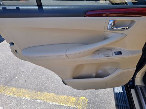 Used 2011 Lexus LX 570 4WD image 24