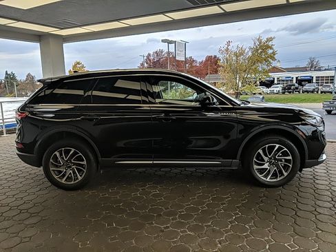 Used 2022 Lincoln Corsair AWD w/ Equipment Group 101A image 4