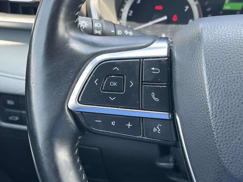 Used 2021 Toyota Highlander XLE AWD/4WD image 29