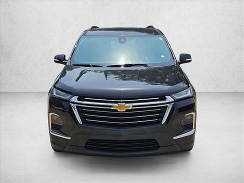 Used 2023 Chevrolet Traverse LT FWD image 2