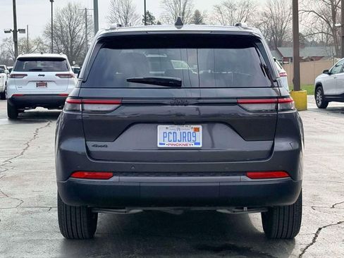 New 2026 Jeep Grand Cherokee Altitude image 8