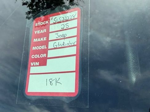 Used 2025 Jeep Gladiator Sport AWD/4WD image 5