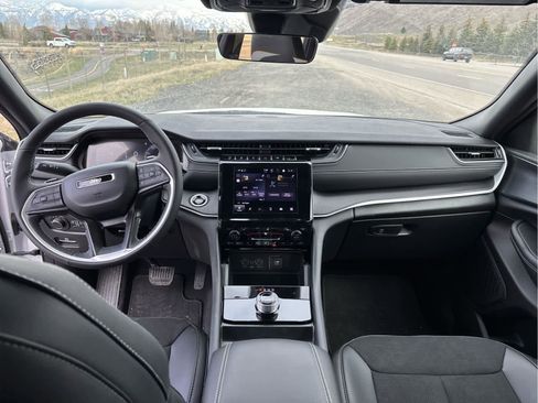 New 2025 Jeep Grand Cherokee Altitude image 26