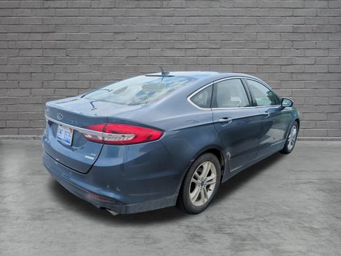 Used 2018 Ford Fusion SE w/ Fusion SE Technology Package FWD image 2