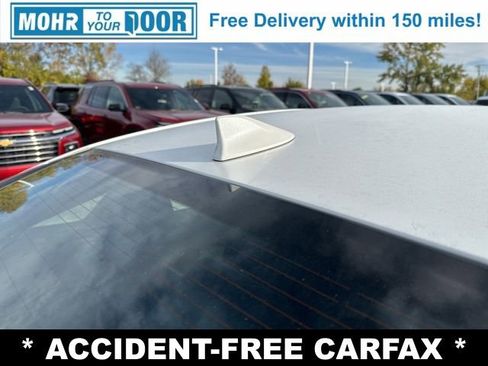 Used 2022 Toyota Avalon XLE image 10