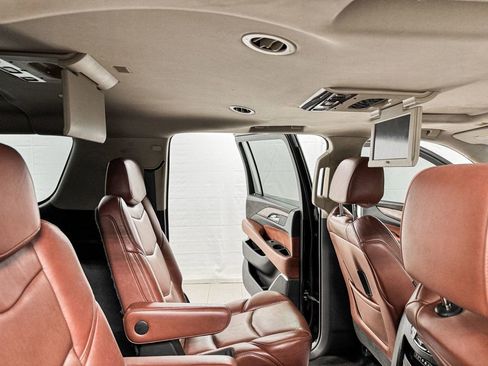 Used 2016 Cadillac Escalade ESV Premium image 14