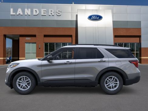 New 2026 Ford Explorer Active RWD image 3