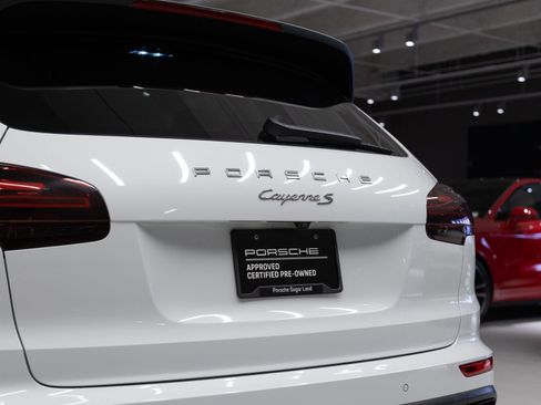 Used 2016 Porsche Cayenne S image 33