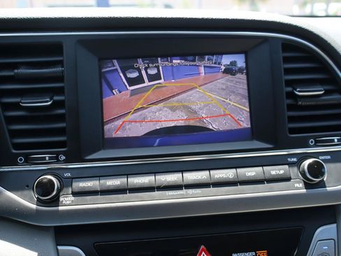 Used 2018 Hyundai Elantra SEL FWD image 19