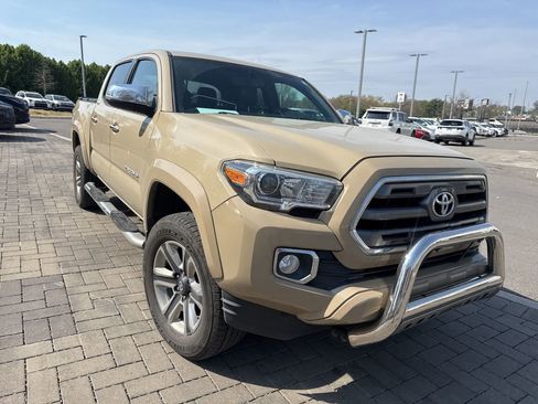 Used 2017 Toyota Tacoma Limited w/ Tow Package image 3