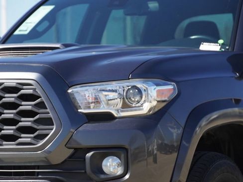 Used 2021 Toyota Tacoma TRD Sport w/ Technology Package image 5