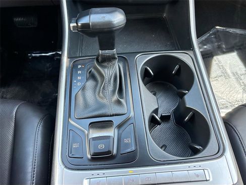 Used 2025 Kia Carnival FWD image 17