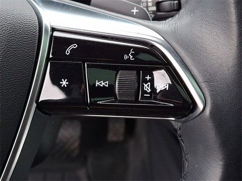 Used 2022 Audi e-tron Premium image 18