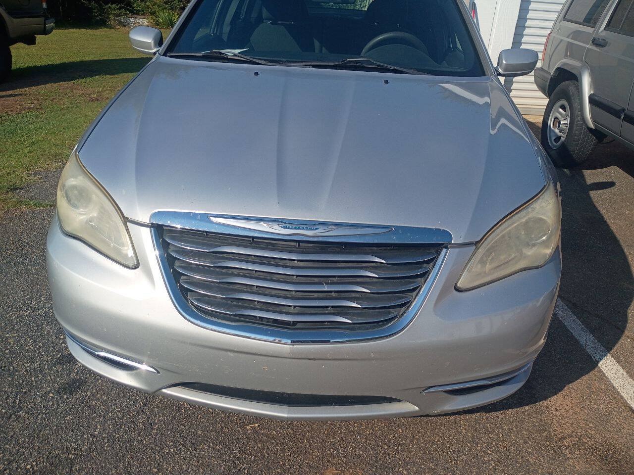 Used 2011 Chrysler 200 LX FWD image 4