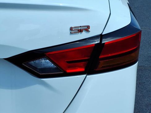 Used 2024 Nissan Altima 2.5 SR image 11