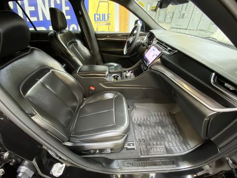 Used 2025 Jeep Grand Cherokee L Limited w/ Black Appearance Package image 27