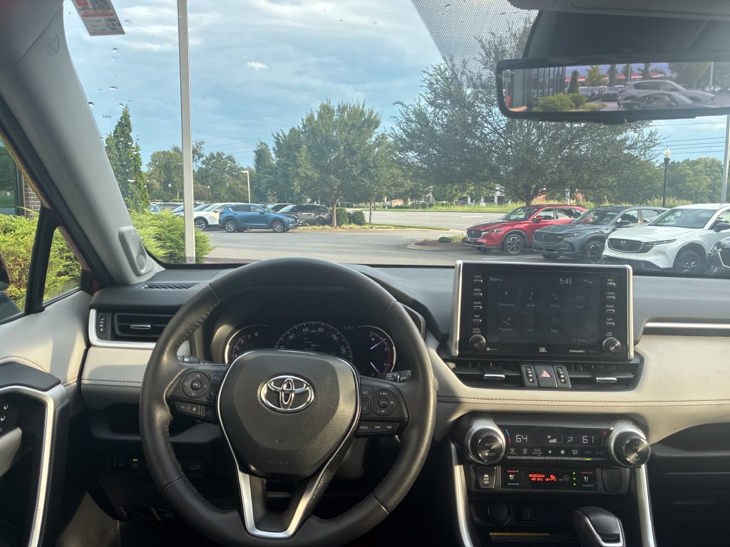Used 2020 Toyota RAV4 Limited AWD/4WD image 28