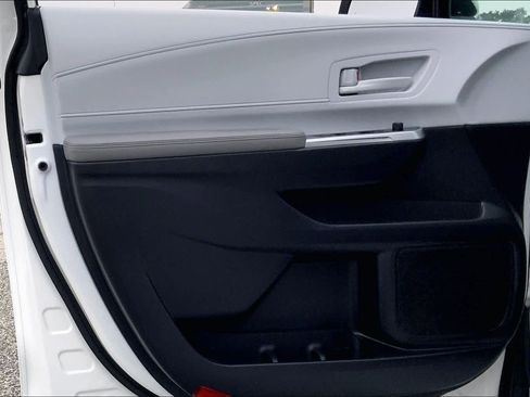 Used 2026 Toyota Sienna LE FWD image 21
