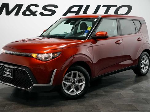 Used 2023 Kia Soul LX w/ Option Group 015 FWD image 2
