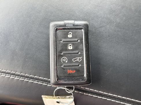 Used 2023 Jeep Grand Cherokee Overland AWD/4WD image 39