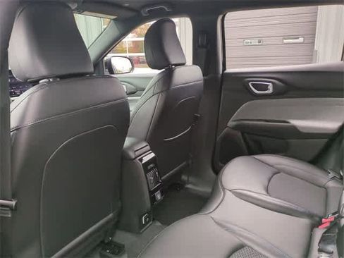 New 2026 Jeep Compass Latitude image 19