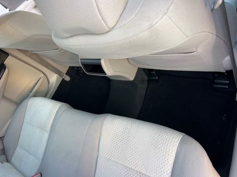 Used 2014 Toyota Camry LE FWD image 16