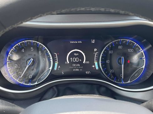Certified 2023 Chrysler Pacifica Touring-L FWD image 29