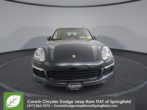 Used 2016 Porsche Cayenne AWD/4WD image 3