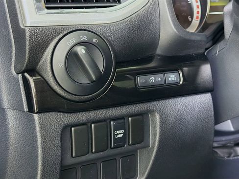 Used 2017 Nissan Titan SV image 12