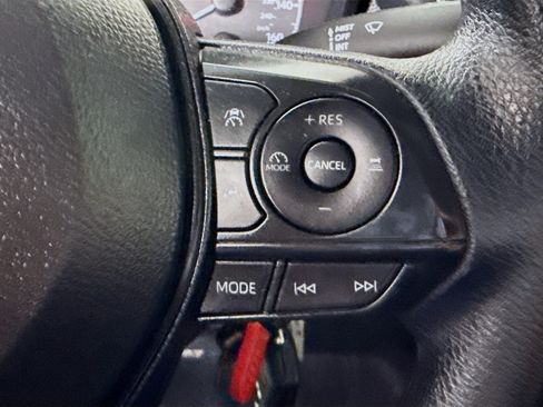 Used 2025 Toyota Corolla LE FWD image 15
